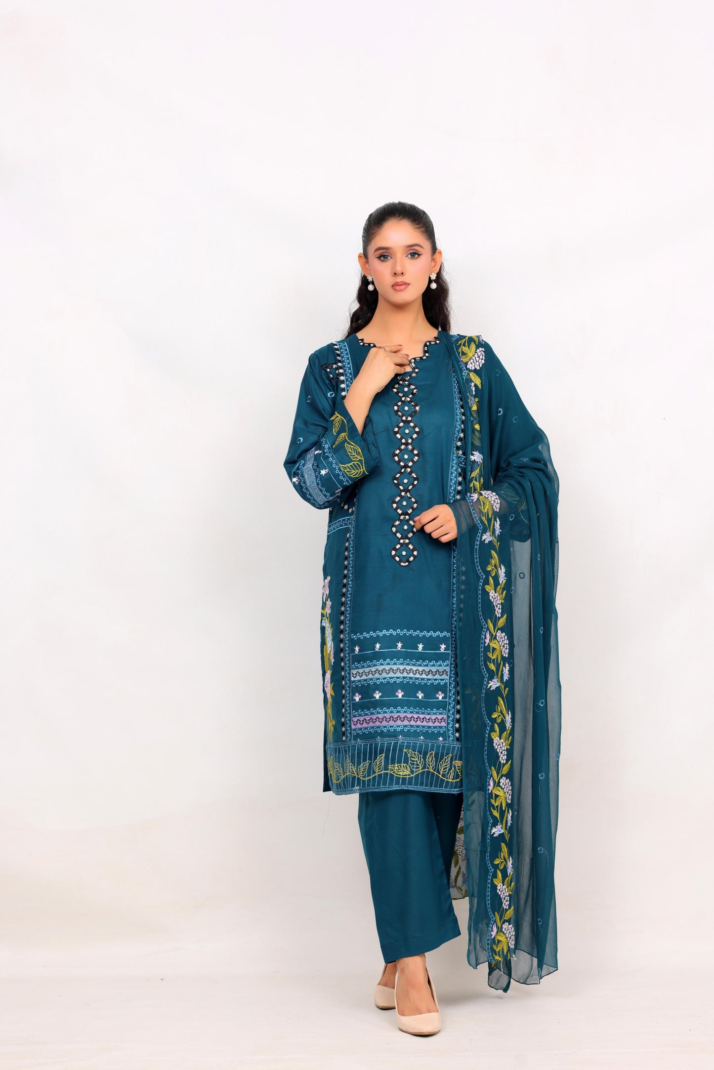 FF3086 – 3PC Stitched Embroidered Lawn Suit