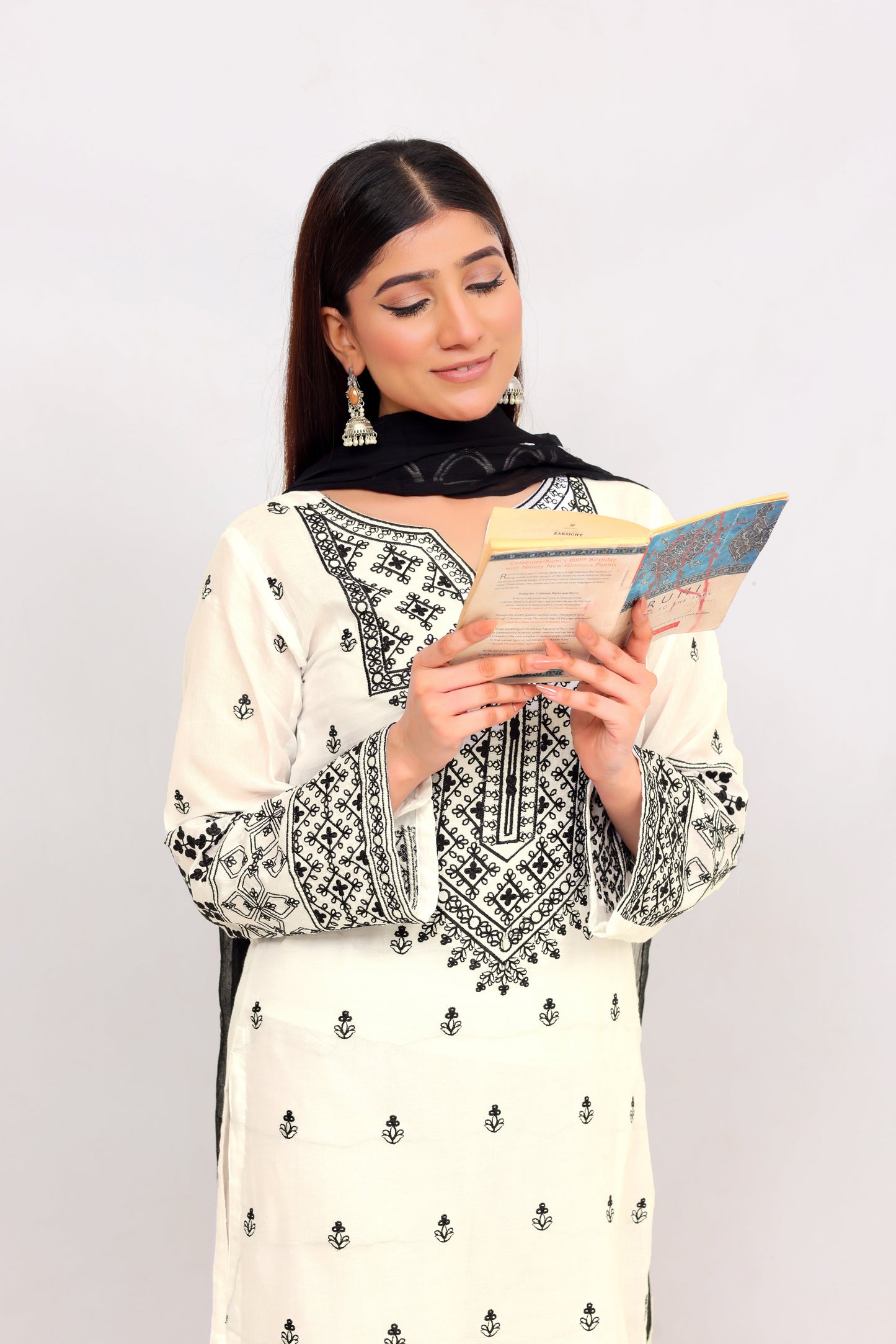 FF3075 – 3PC Stitched Embroidered Lawn Suit