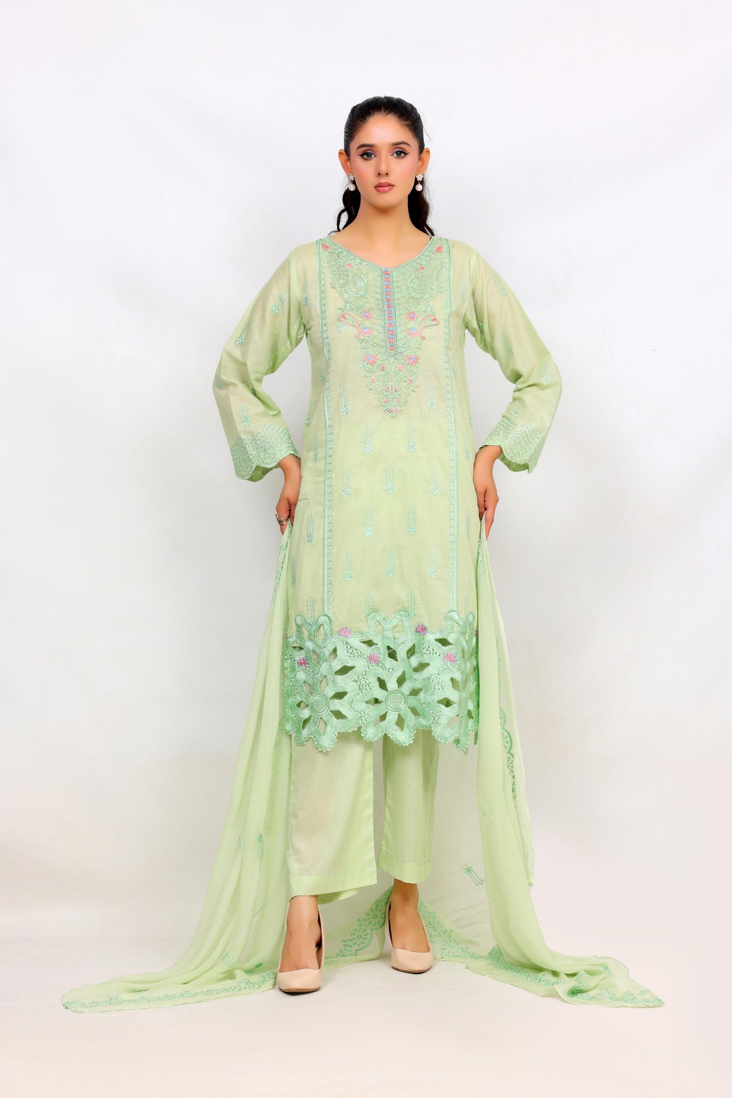 FF3026 – 3PC Stitched Embroidered Lawn Suit