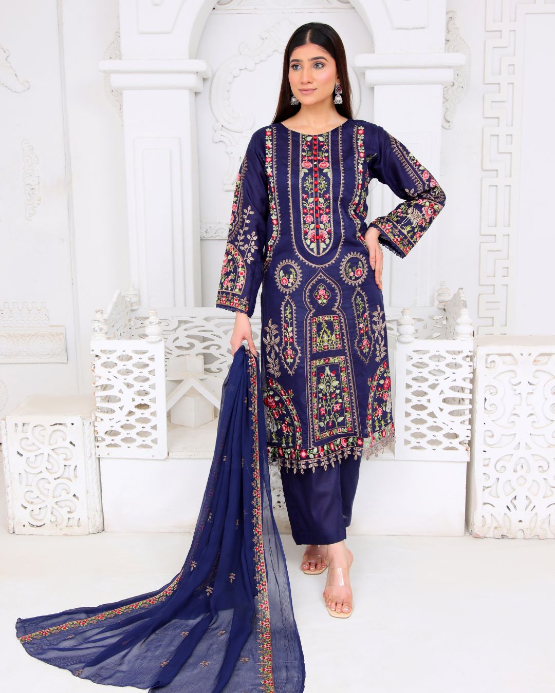 FF3028 – 3PC Stitched Embroidered Lawn Suit